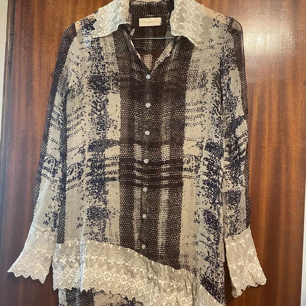 Anthropologie Love and Liberty Long sleeve/embroidery Blouse. Sz Small.